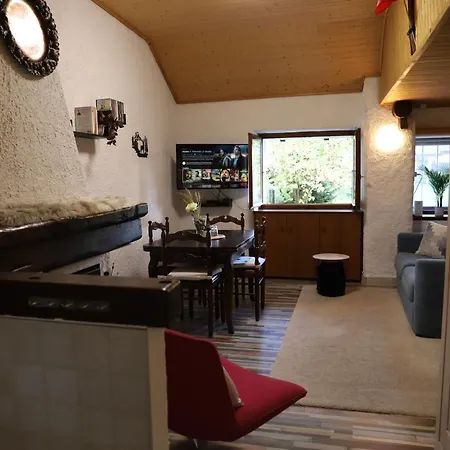 Maria Con Vista Montagne - Netflix Chalet